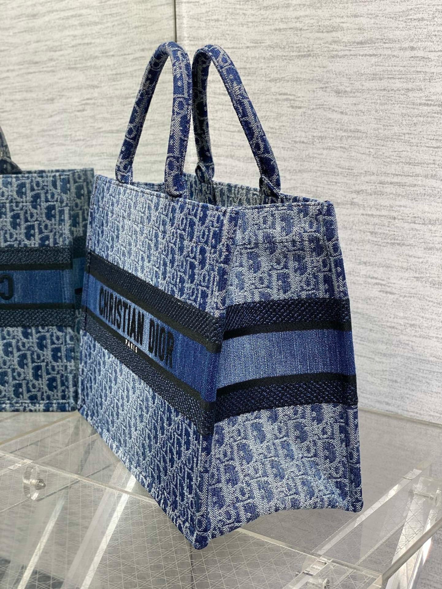 D*or large book tote bag in blue denim oblique jacquard
