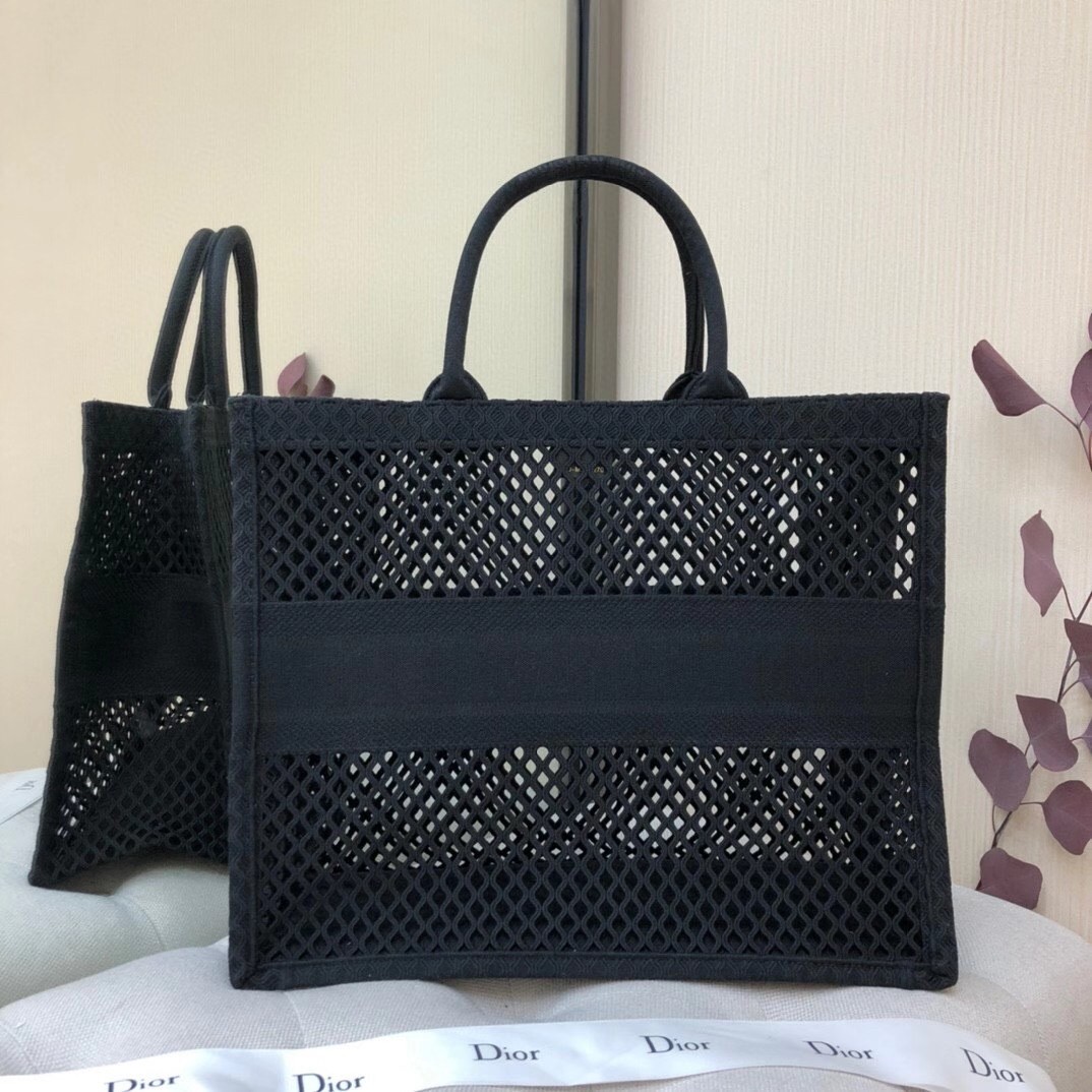 D*or book tote bag in black mesh embroidery