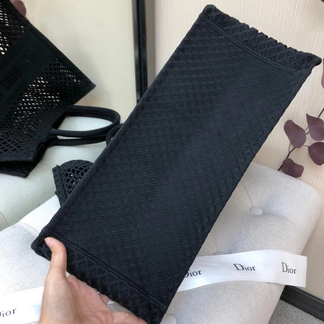 D*or book tote bag in black mesh embroidery