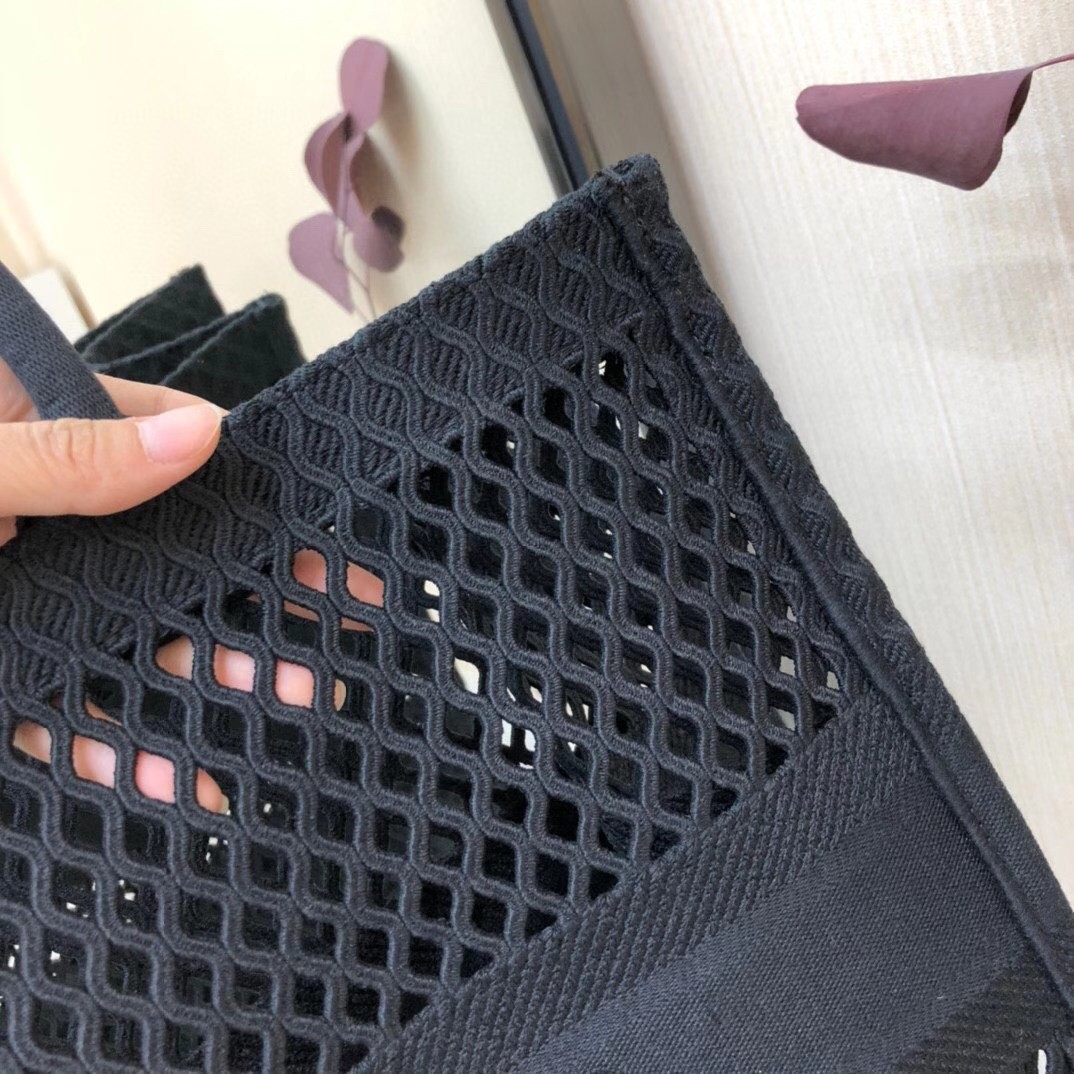 D*or book tote bag in black mesh embroidery