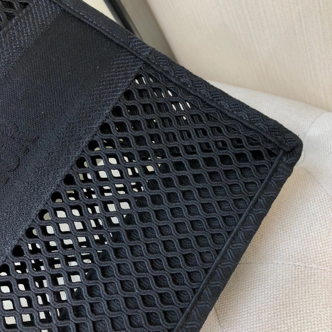 D*or book tote bag in black mesh embroidery