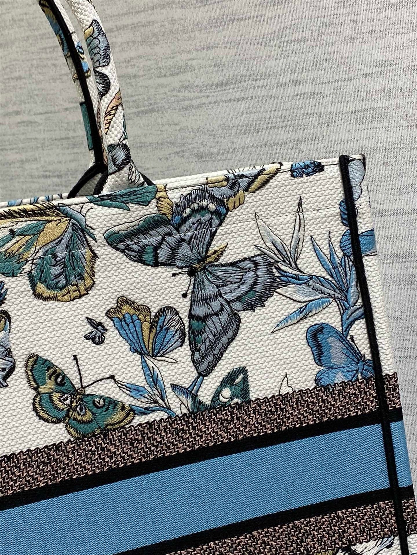 D*or large book tote bag in white and blue toile de jouy mexico embroidery