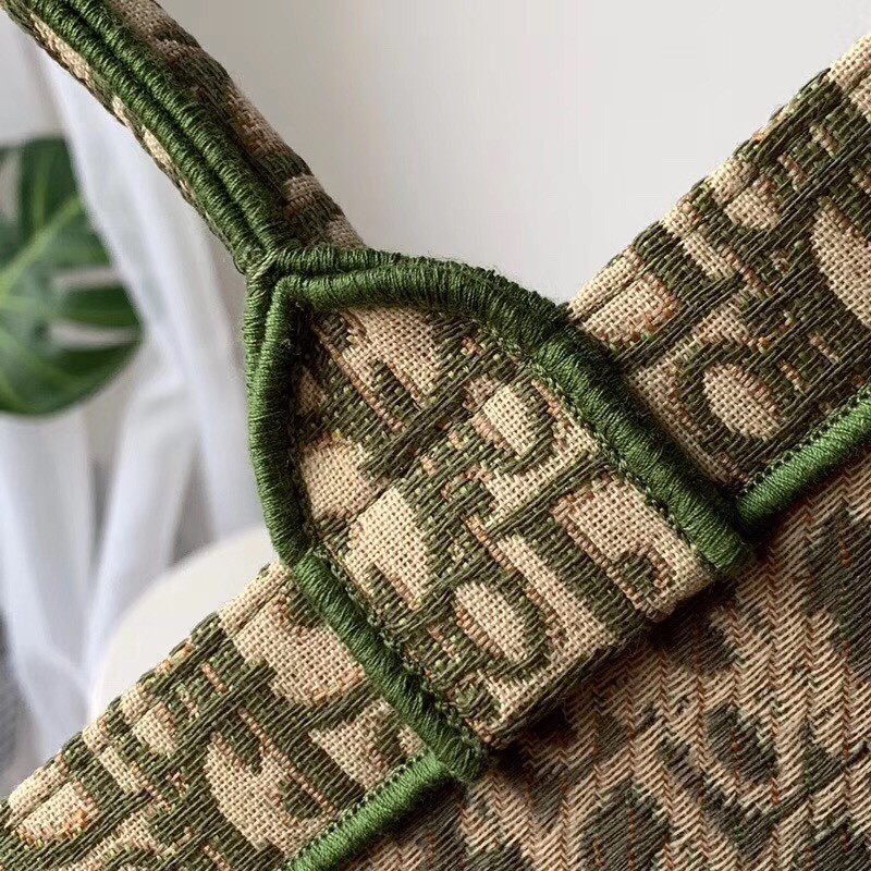 D*or book tote bag in green oblique canvas