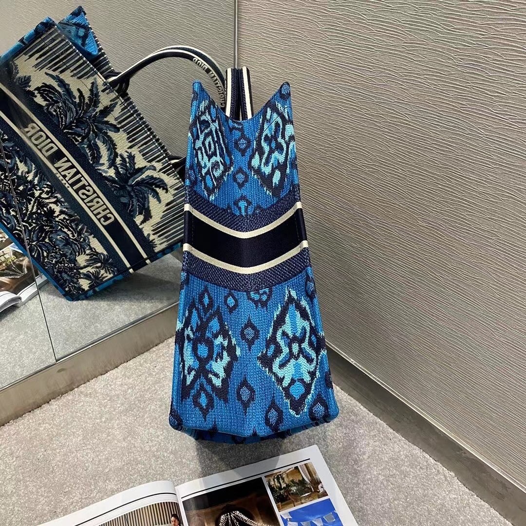 D*or book tote bag in blue D*or palms embroidery