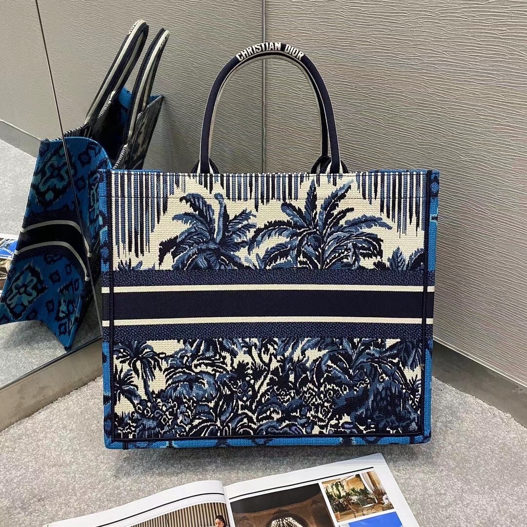 D*or book tote bag in blue D*or palms embroidery