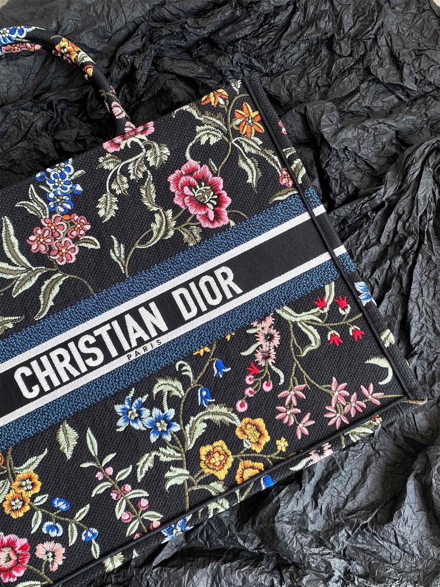 D*or large book tote bag in black D*or petites fleurs embroidery