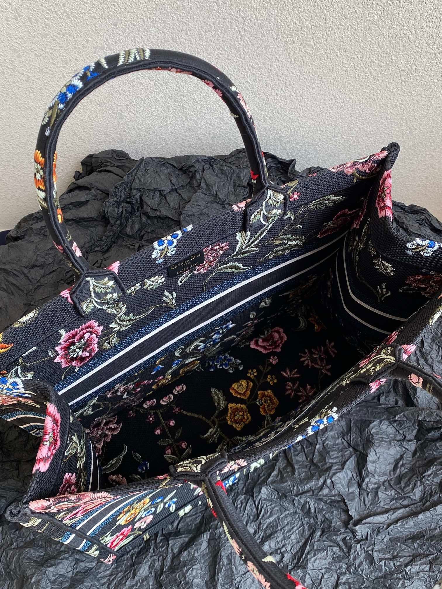 D*or large book tote bag in black D*or petites fleurs embroidery