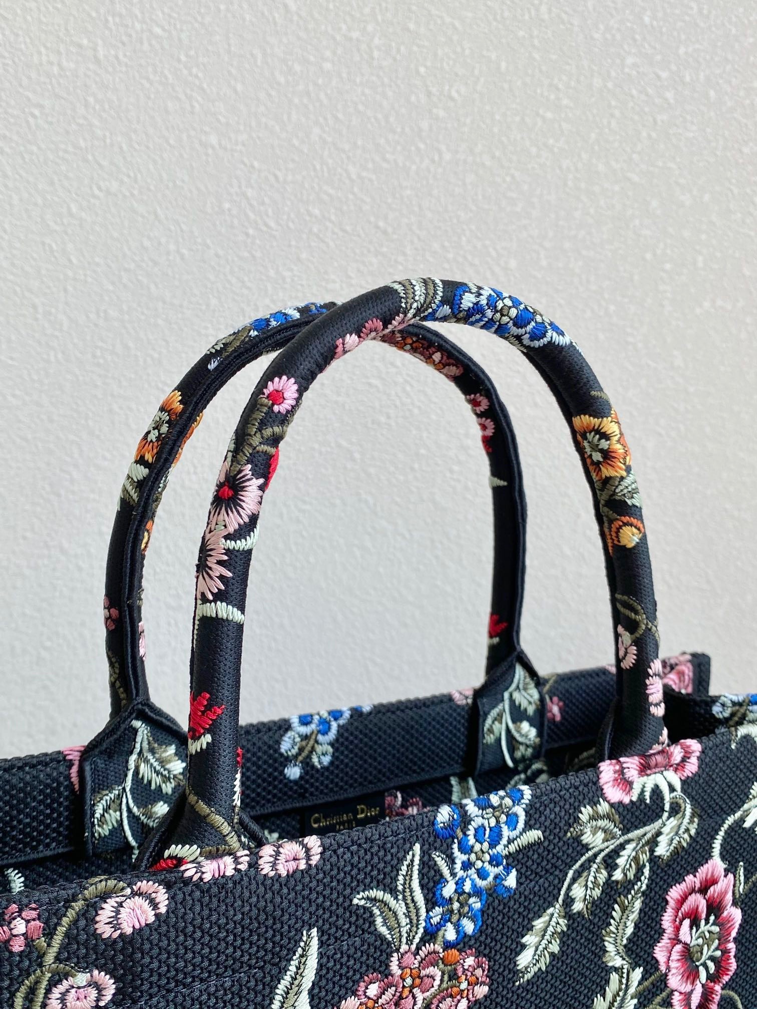 D*or large book tote bag in black D*or petites fleurs embroidery