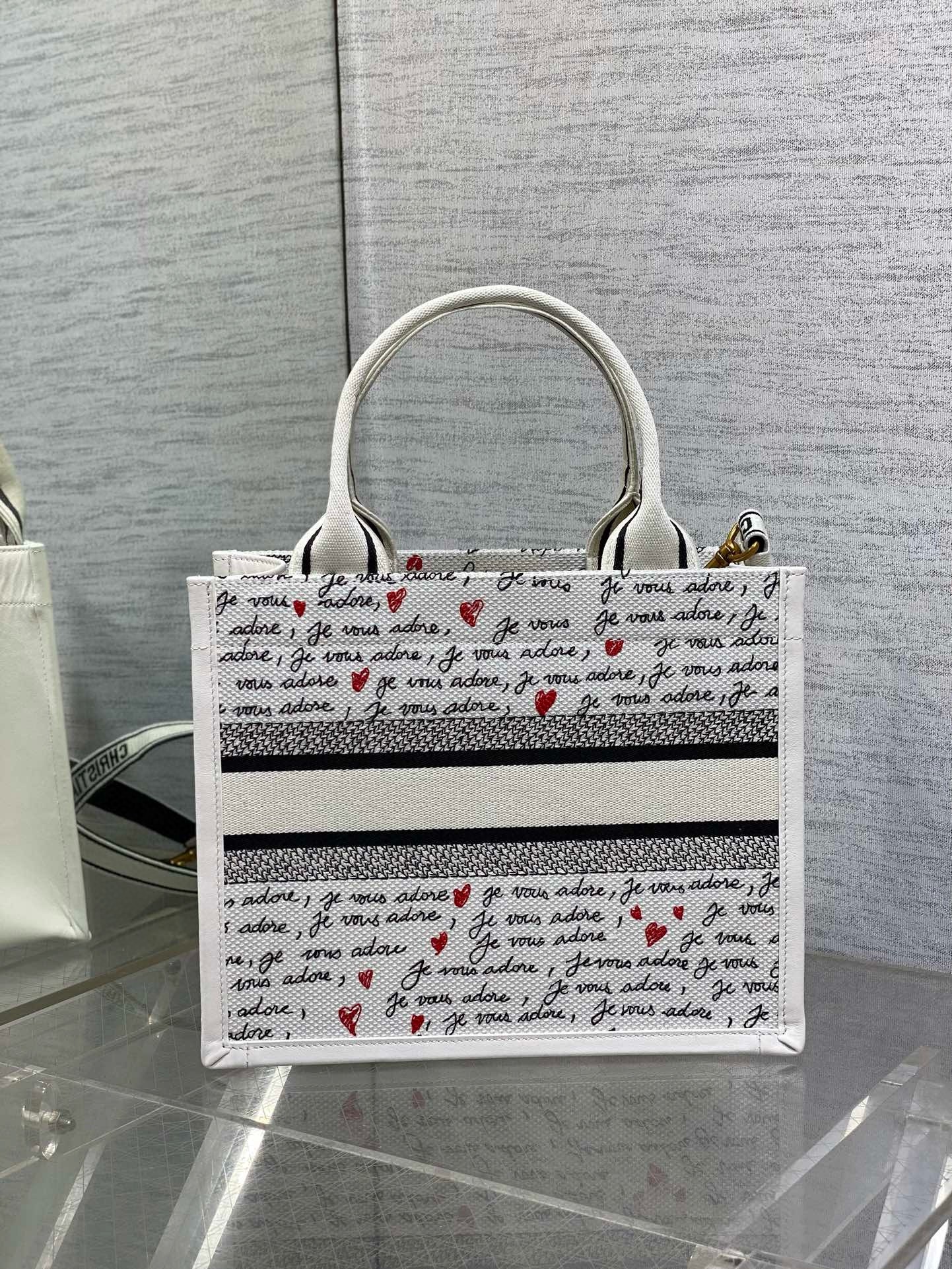 D*or D*oramour small book tote bag with strap in je vous adore embroidery and white calfskin