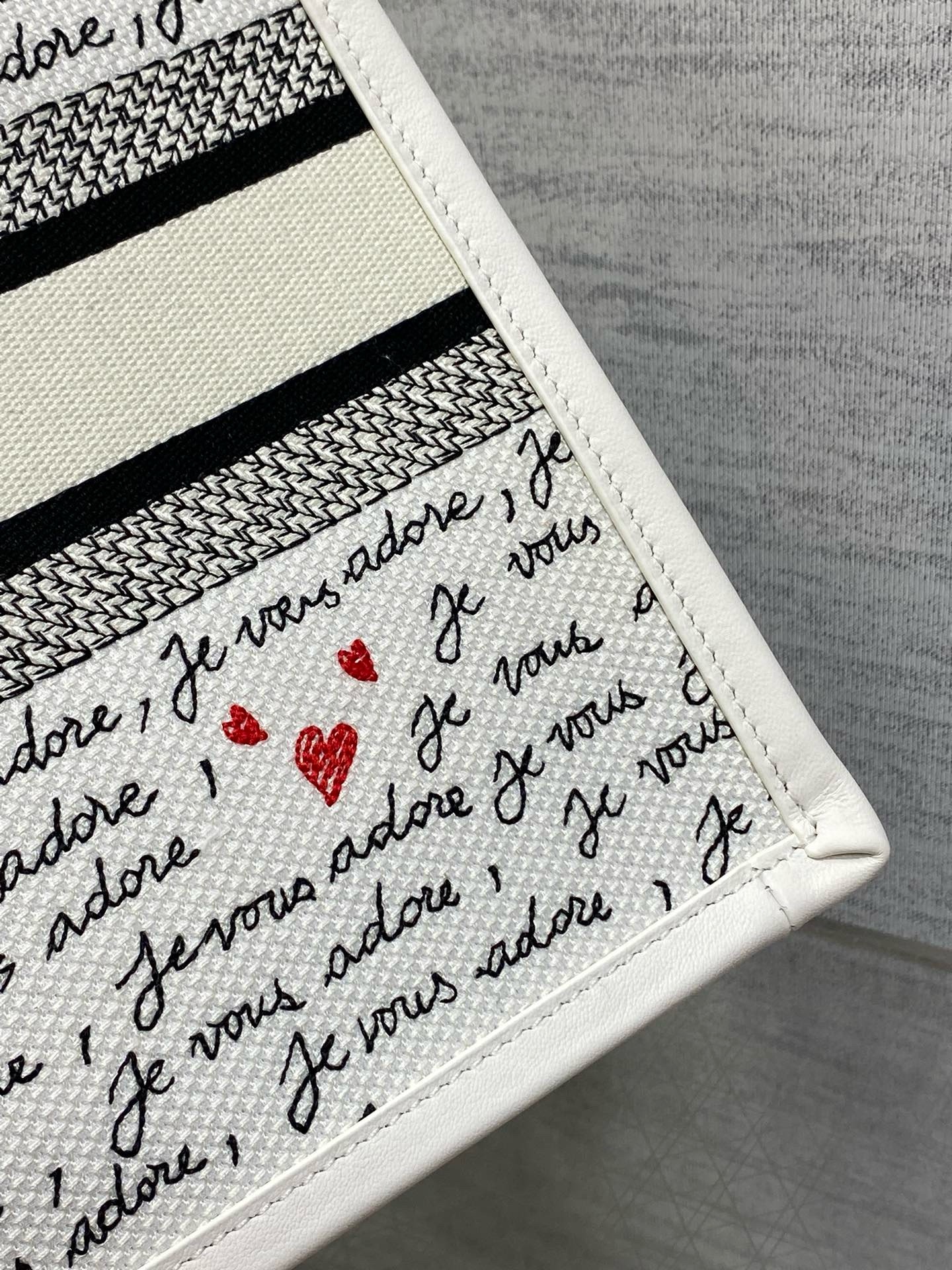 D*or D*oramour small book tote bag with strap in je vous adore embroidery and white calfskin