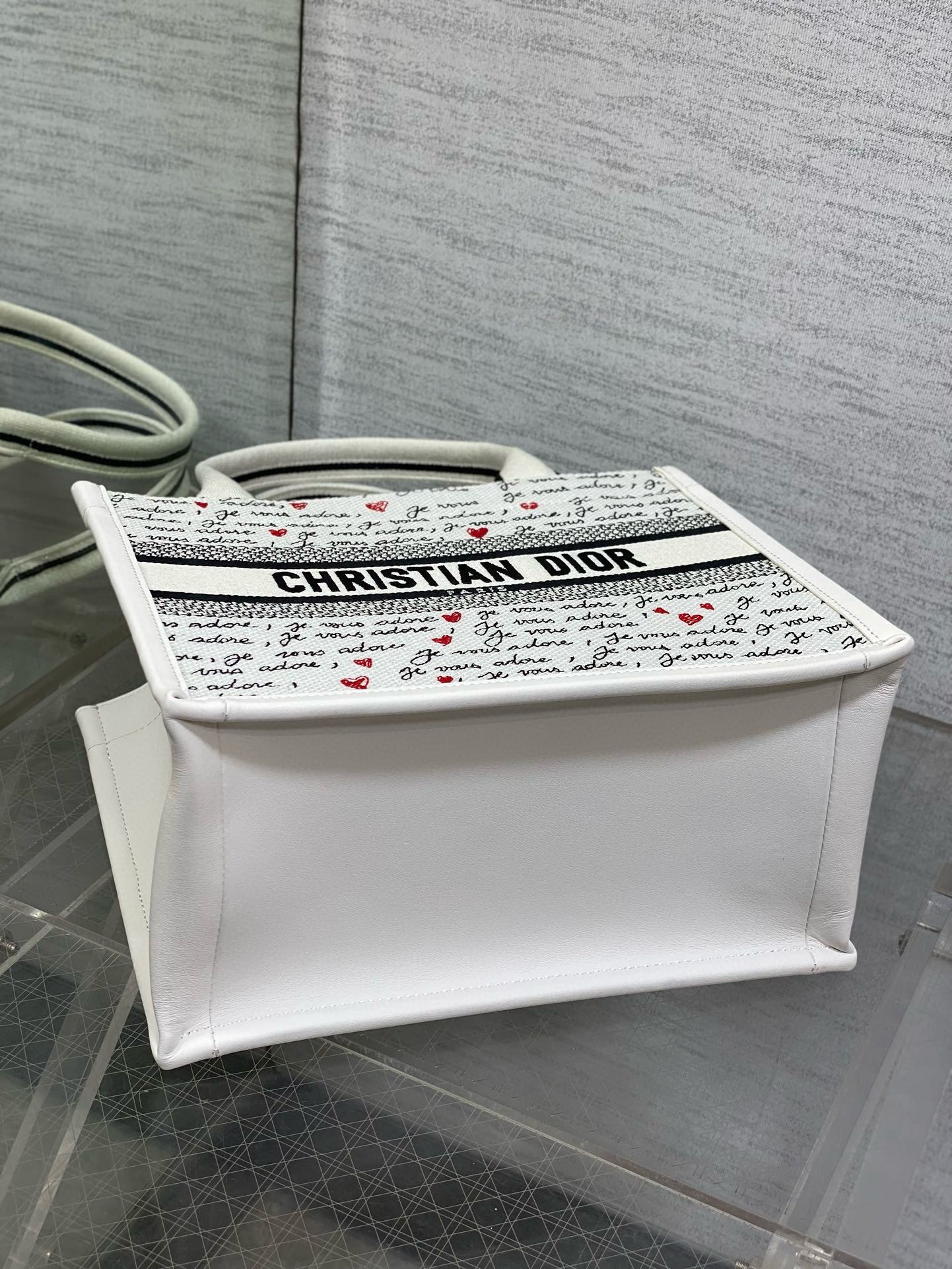 D*or D*oramour small book tote bag with strap in je vous adore embroidery and white calfskin