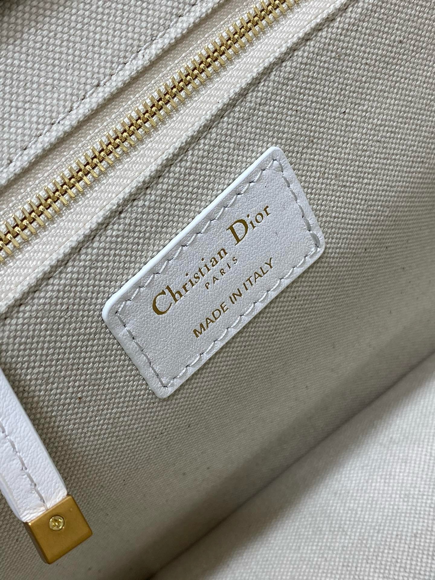 D*or D*oramour small book tote bag with strap in je vous adore embroidery and white calfskin