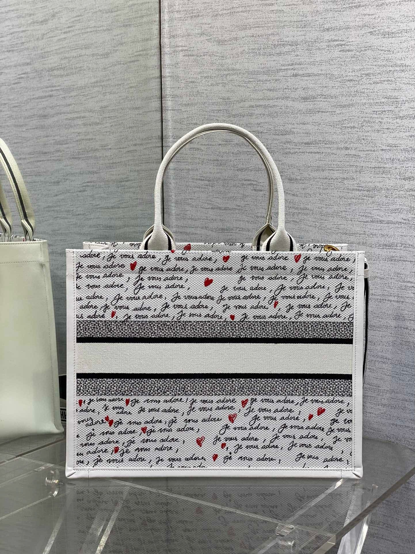 D*or D*oramour medium book tote bag with strap in je vous adore embroidery and white calfskin