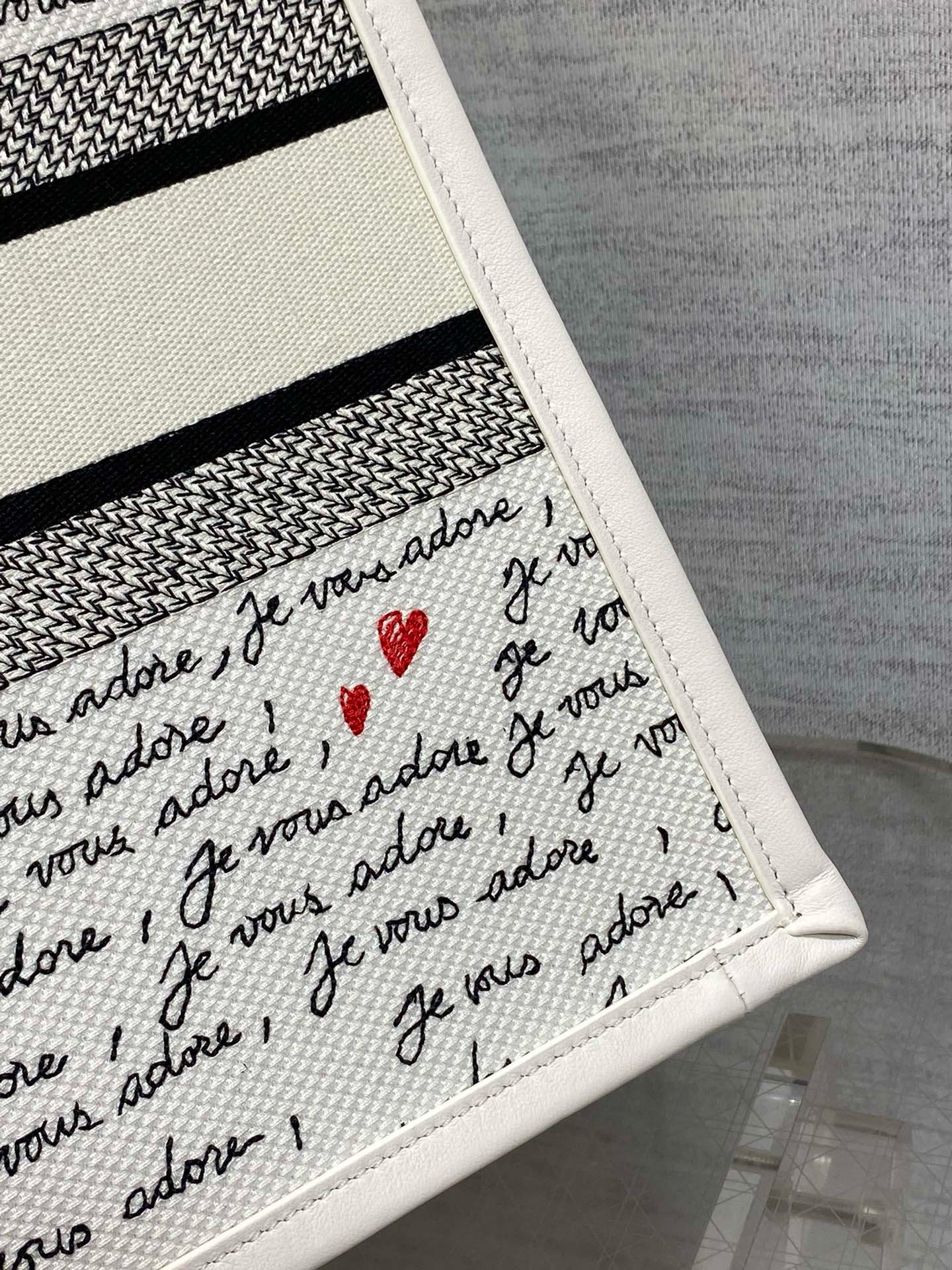 D*or D*oramour medium book tote bag with strap in je vous adore embroidery and white calfskin