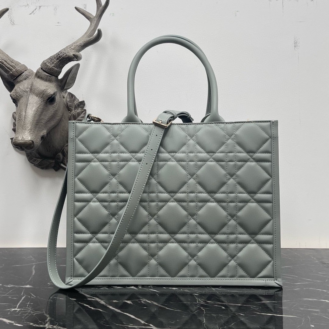 D*or medium book tote bag with strap in grey macrocannage calfskin