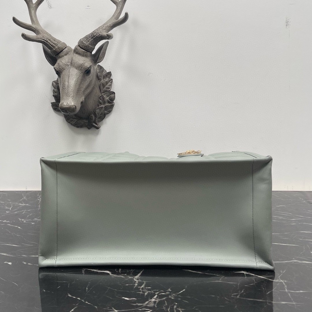 D*or medium book tote bag with strap in grey macrocannage calfskin