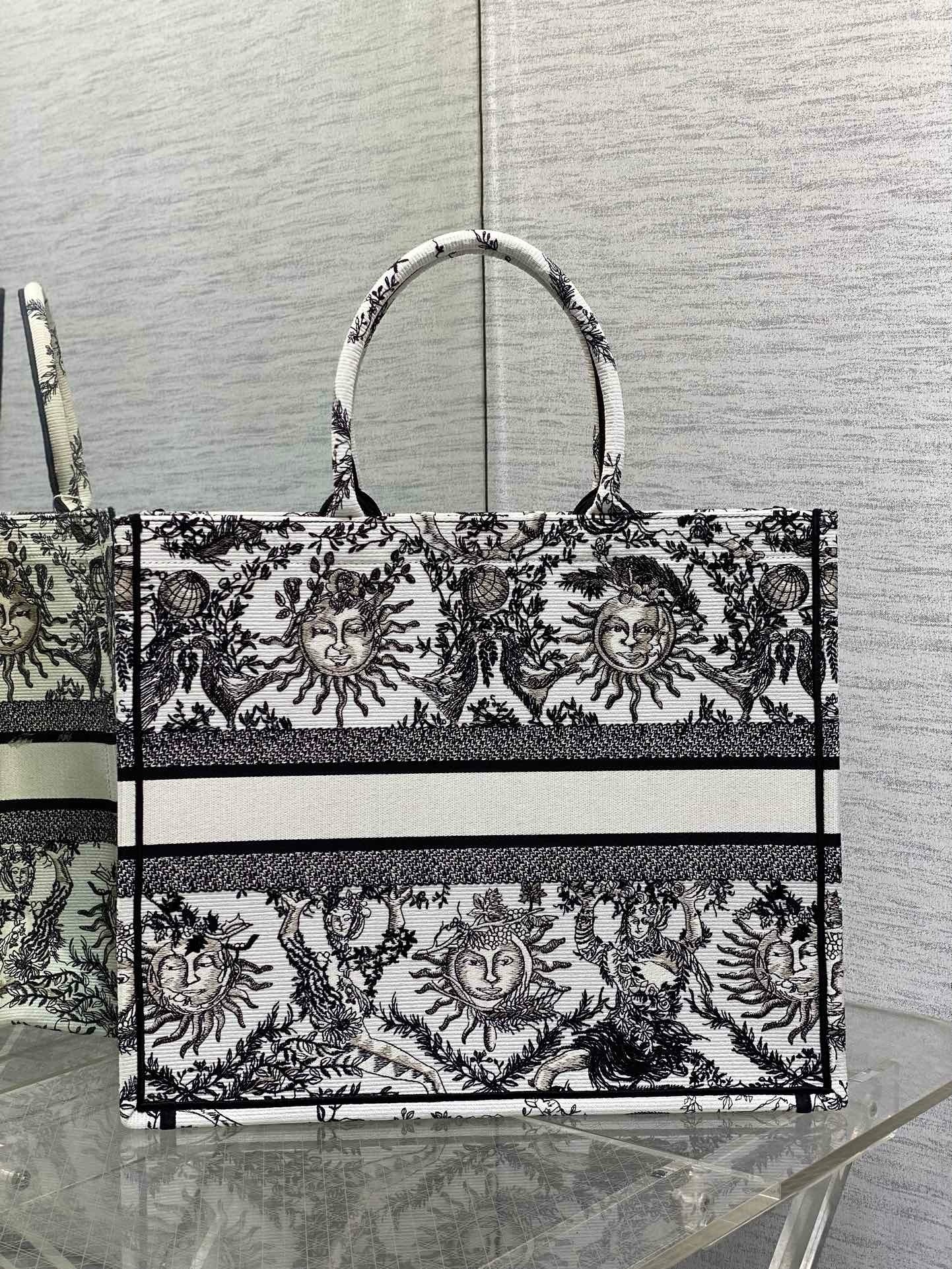 D*or large book tote bag in white toile de jouy soleil embroidery
