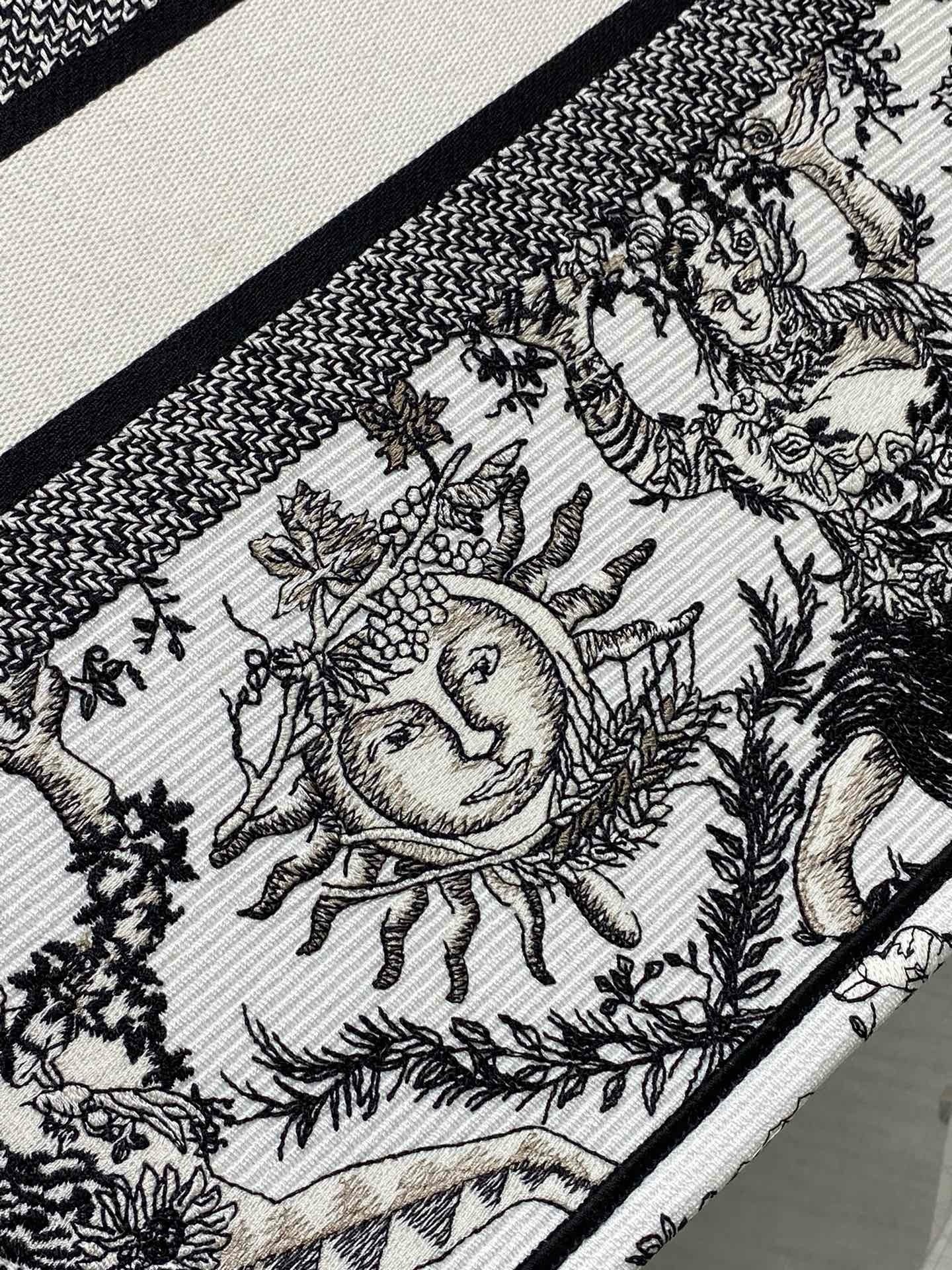 D*or large book tote bag in white toile de jouy soleil embroidery