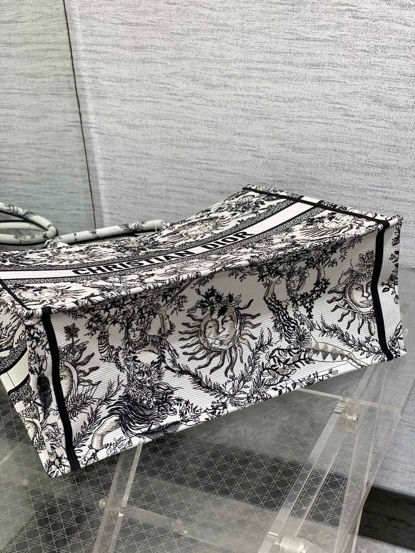D*or large book tote bag in white toile de jouy soleil embroidery
