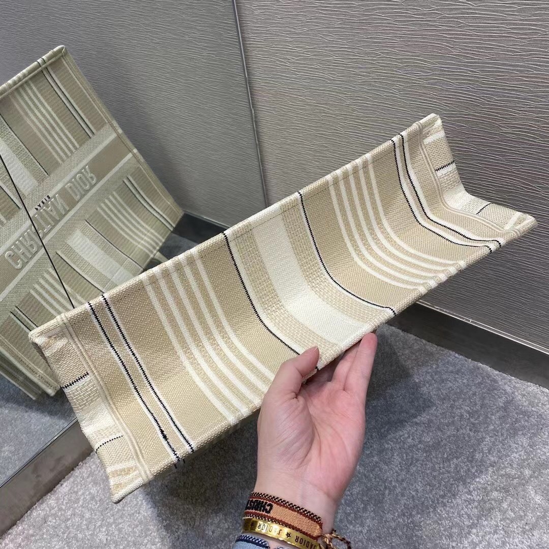 D*or book tote bag in beige stripes embroidery