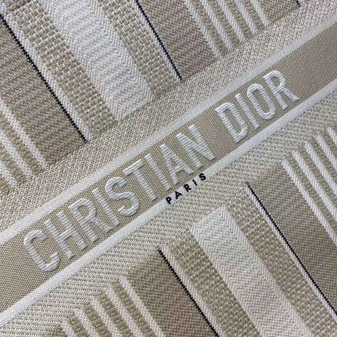 D*or book tote bag in beige stripes embroidery