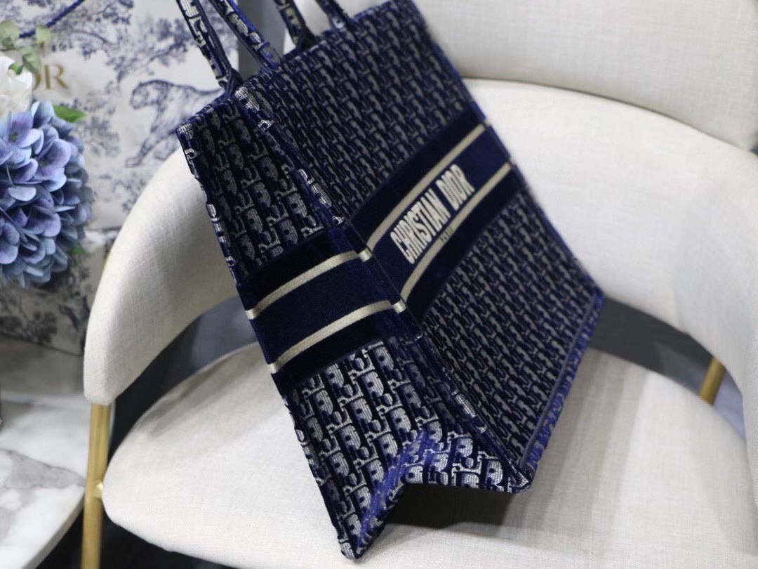 D*or large book tote in blue oblique embroidered velvet
