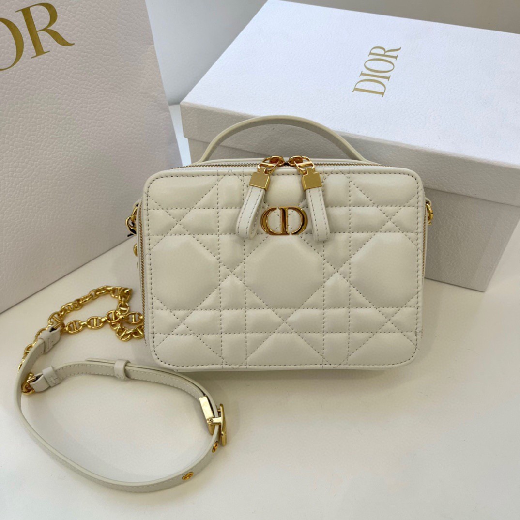 D*or caro box bag with chain in white macrocannage calfskin