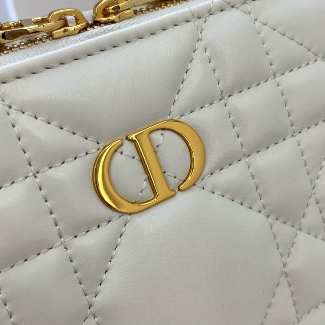 D*or caro box bag with chain in white macrocannage calfskin
