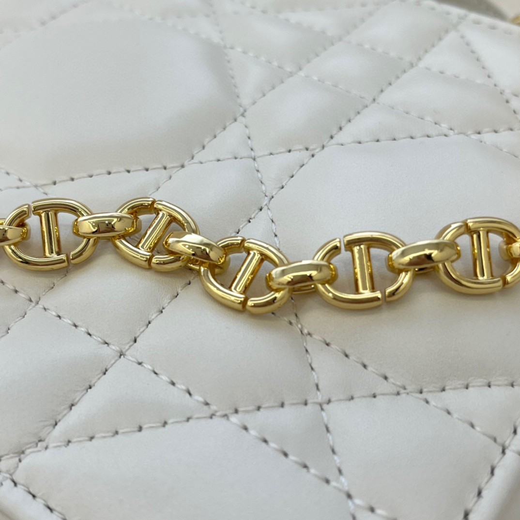D*or caro box bag with chain in white macrocannage calfskin