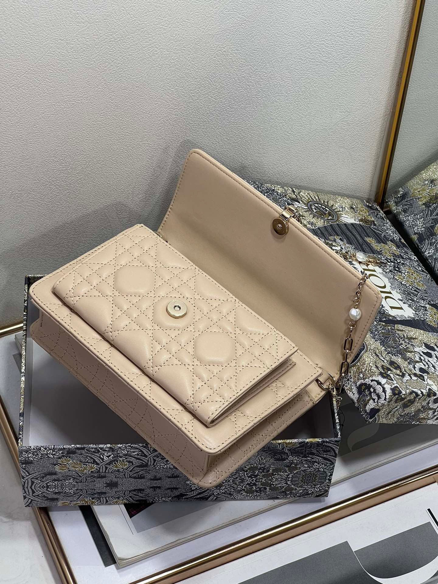 D*or lady D*or chain pouch in beige cannage lambskin