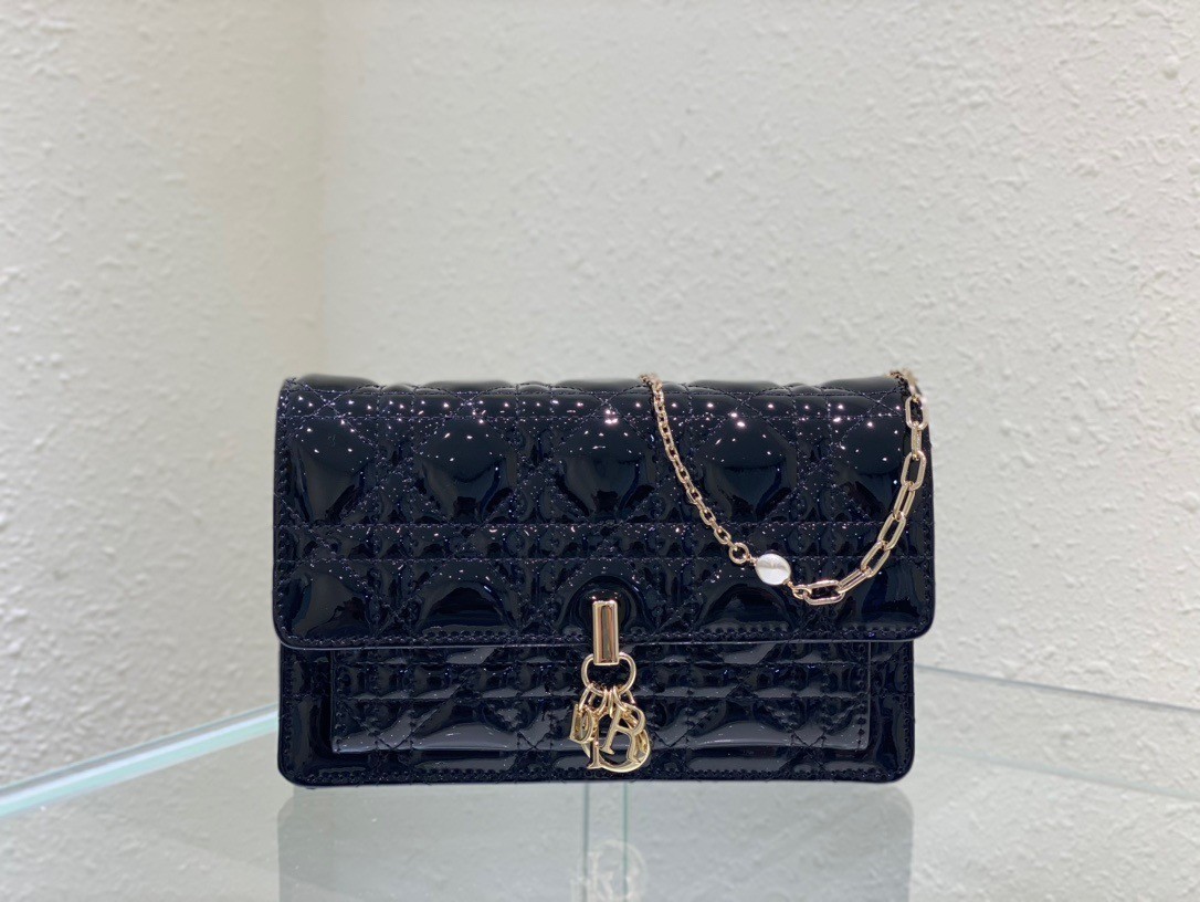 D*or lady D*or chain pouch in black patent calfskin