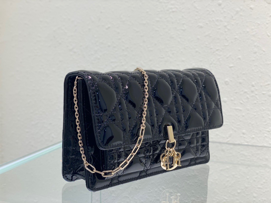 D*or lady D*or chain pouch in black patent calfskin