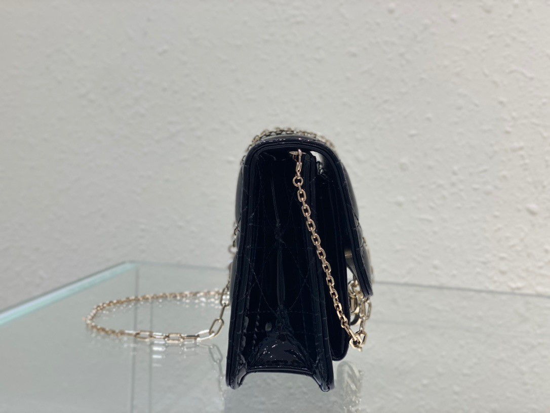 D*or lady D*or chain pouch in black patent calfskin