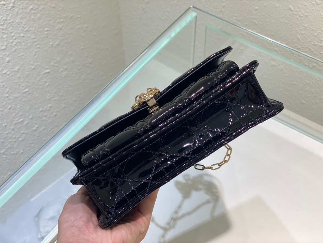 D*or lady D*or chain pouch in black patent calfskin