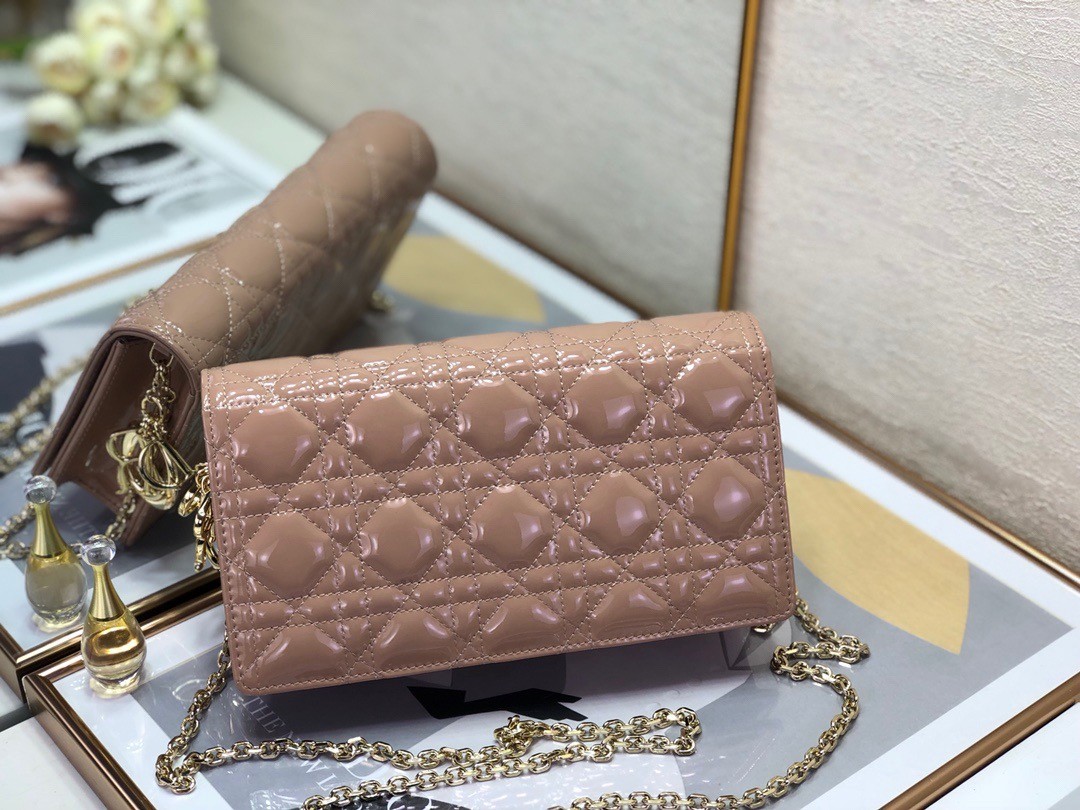 D*or lady D*or clutch with chain in rose des vents patent leather