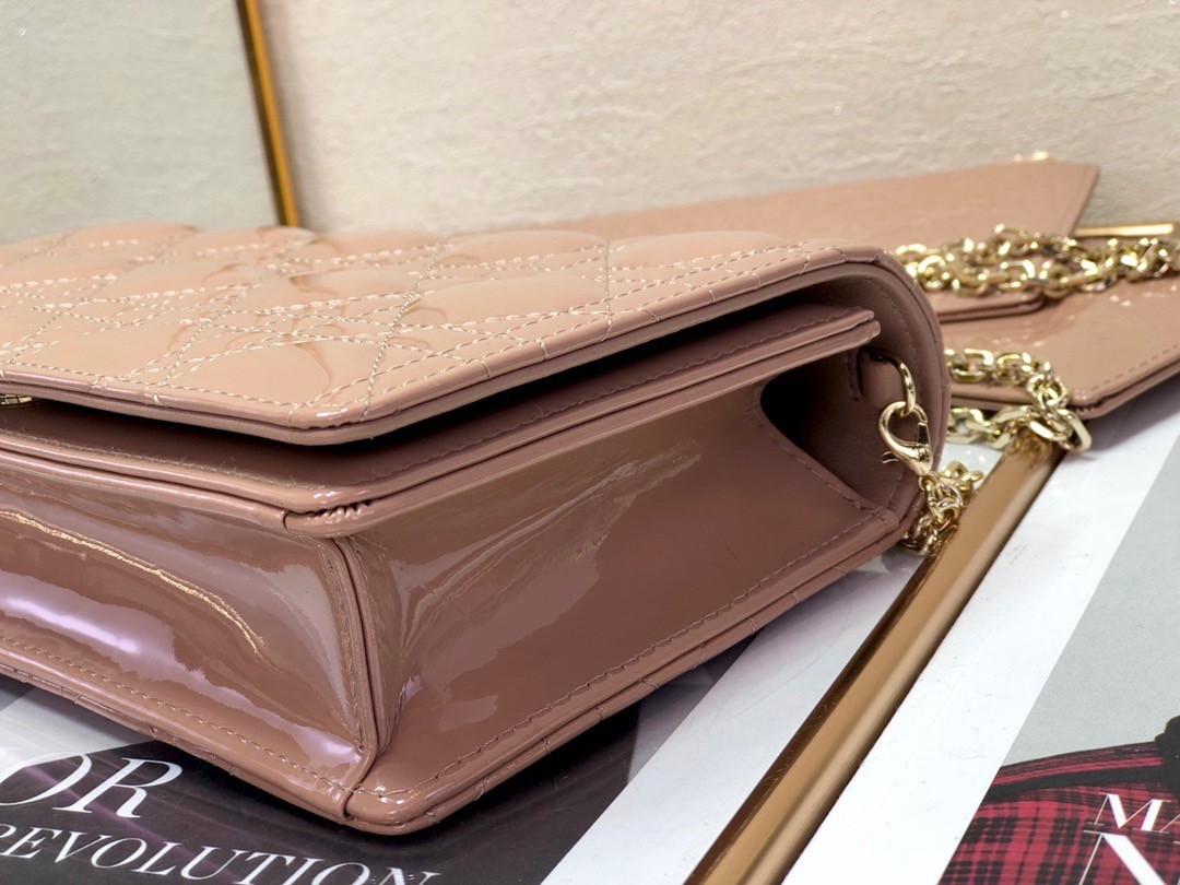 D*or lady D*or clutch with chain in rose des vents patent leather