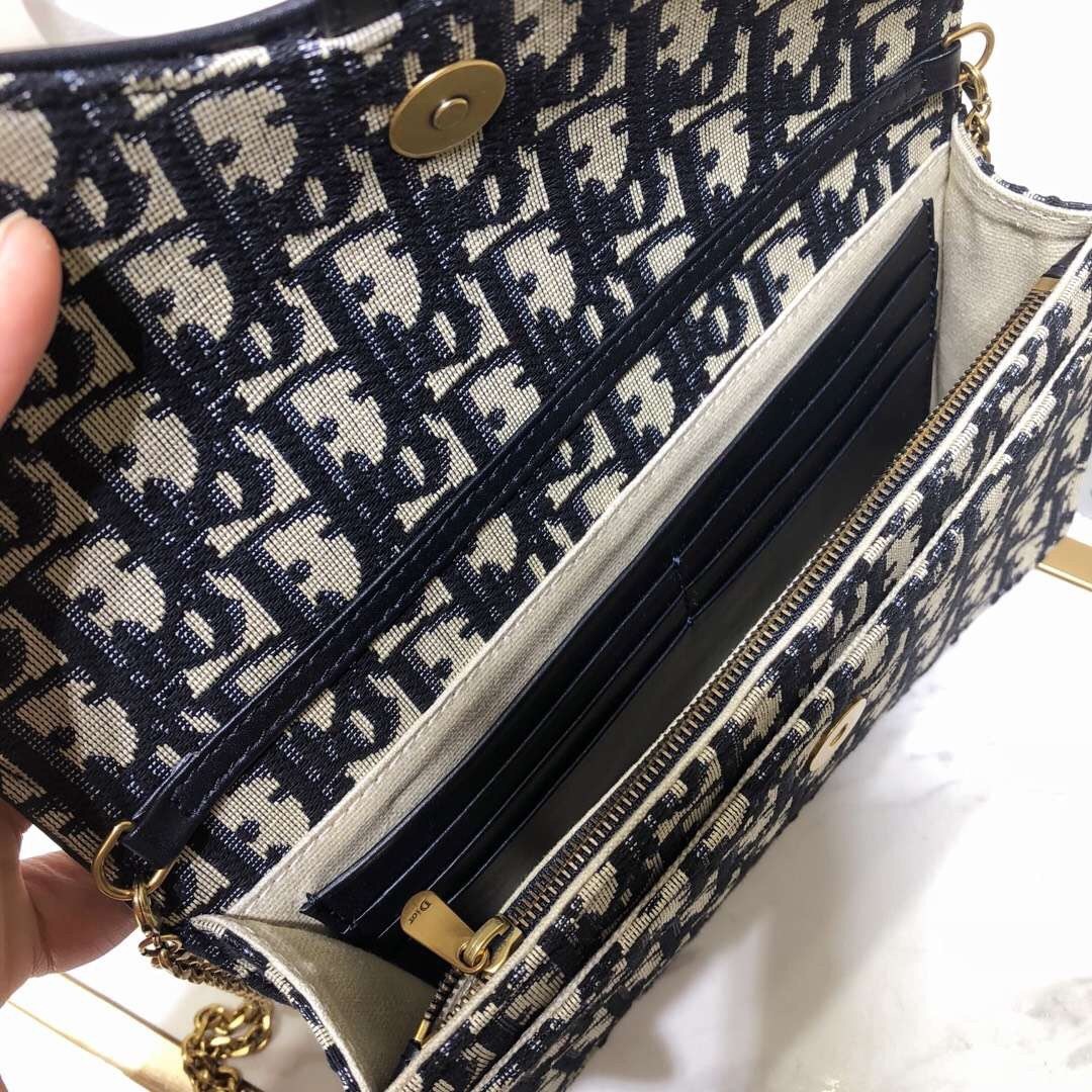 D*or blue oblique saddle chain clutch