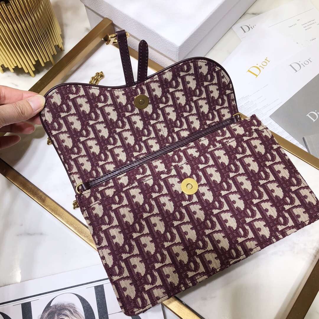 D*or bordeaux oblique saddle chain clutch