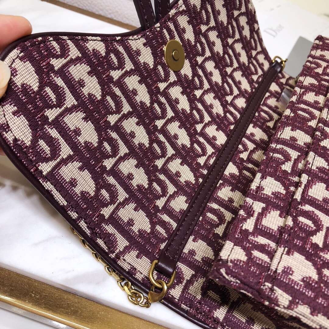 D*or bordeaux oblique saddle chain clutch