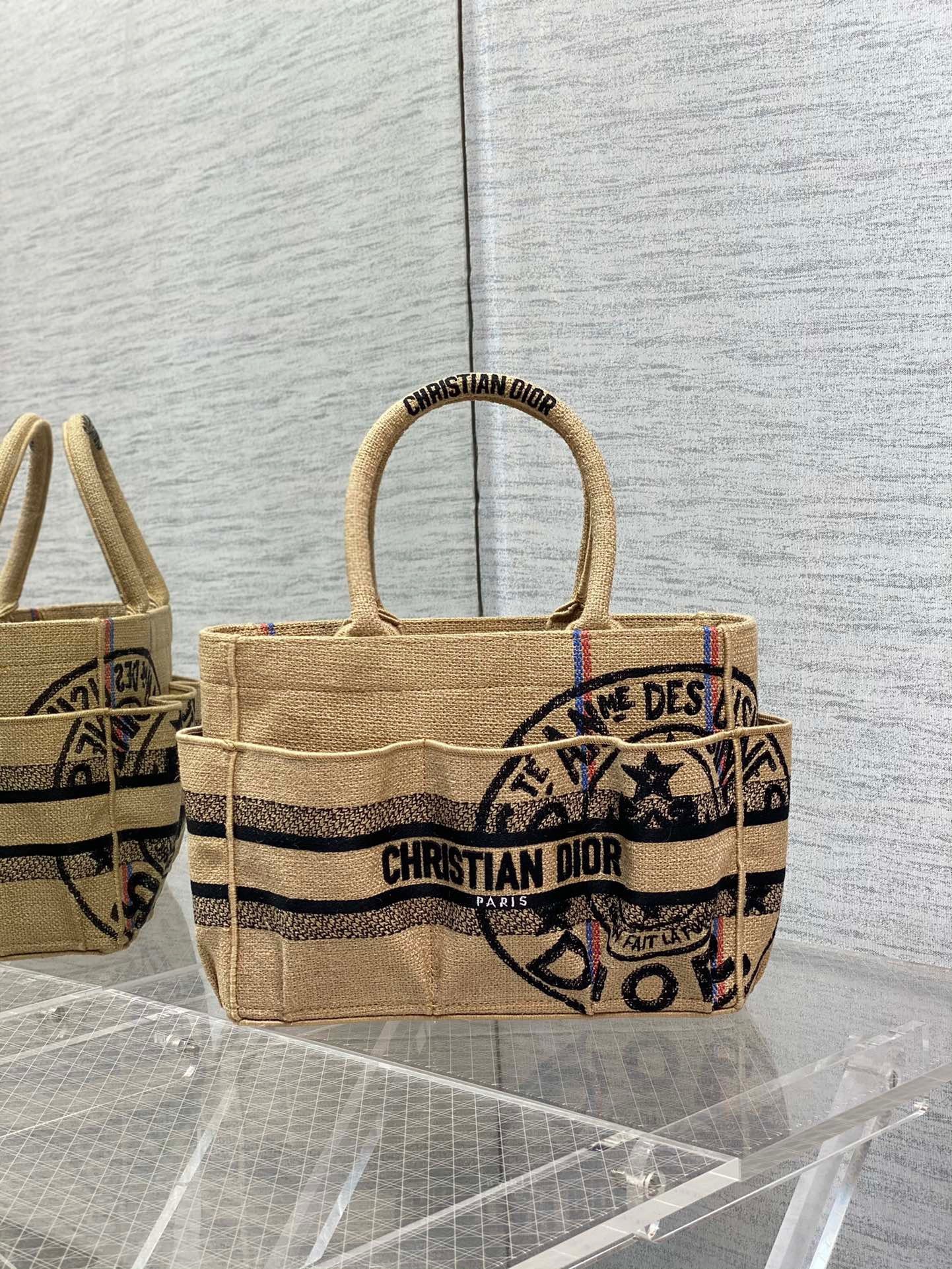 D*or small catherine tote bag in beige jute canvas with union motif
