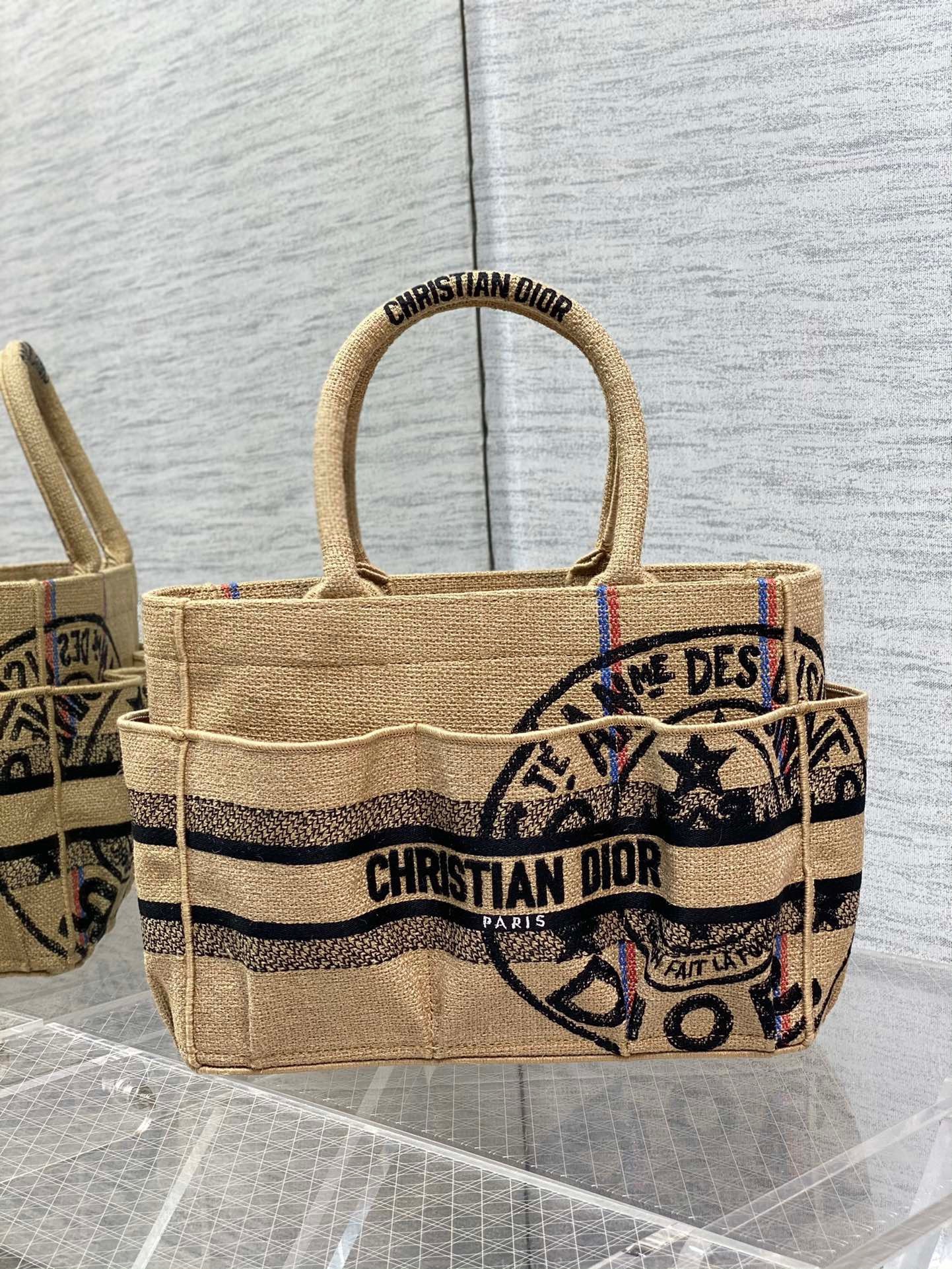 D*or small catherine tote bag in beige jute canvas with union motif