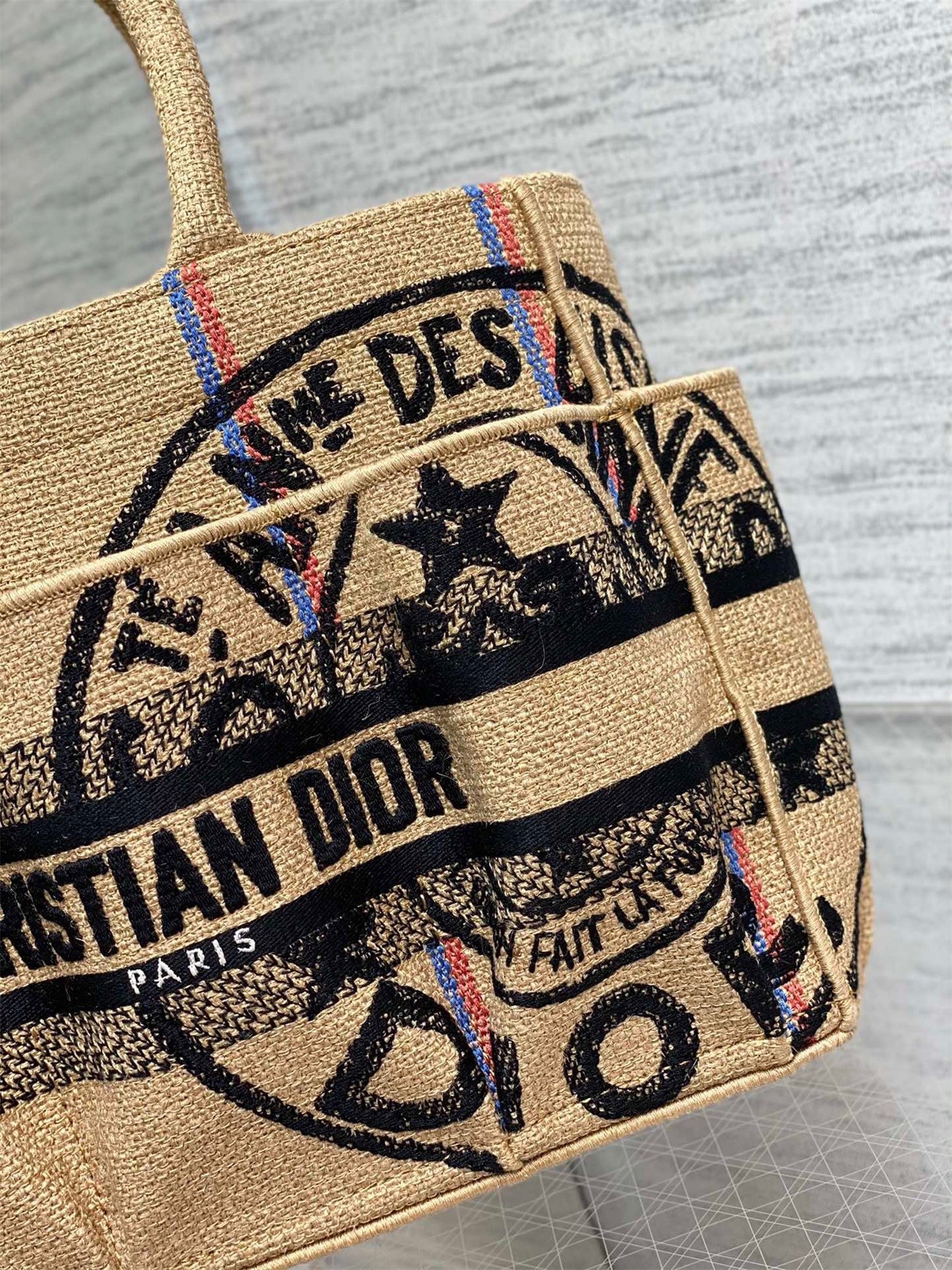 D*or small catherine tote bag in beige jute canvas with union motif