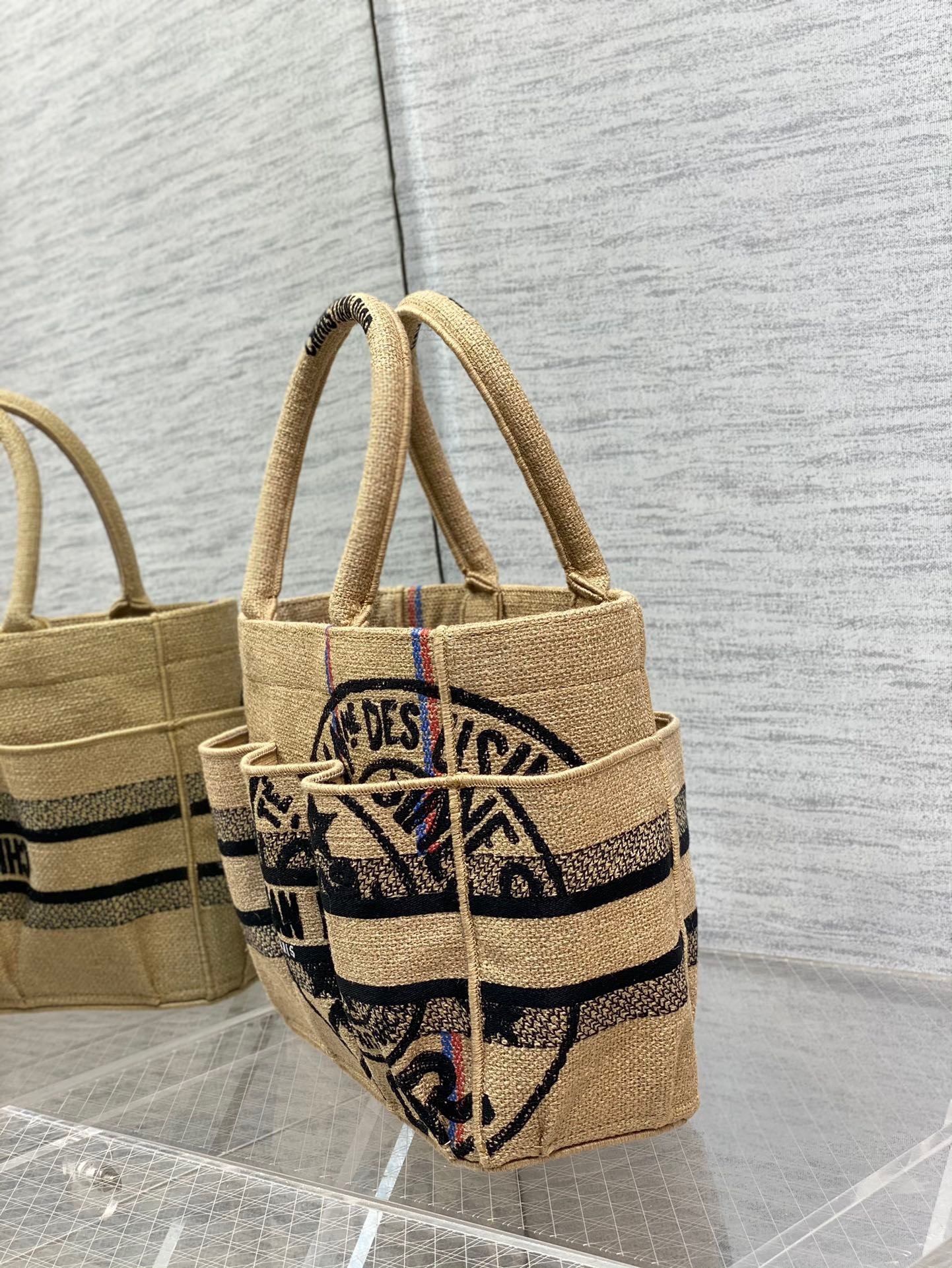 D*or small catherine tote bag in beige jute canvas with union motif