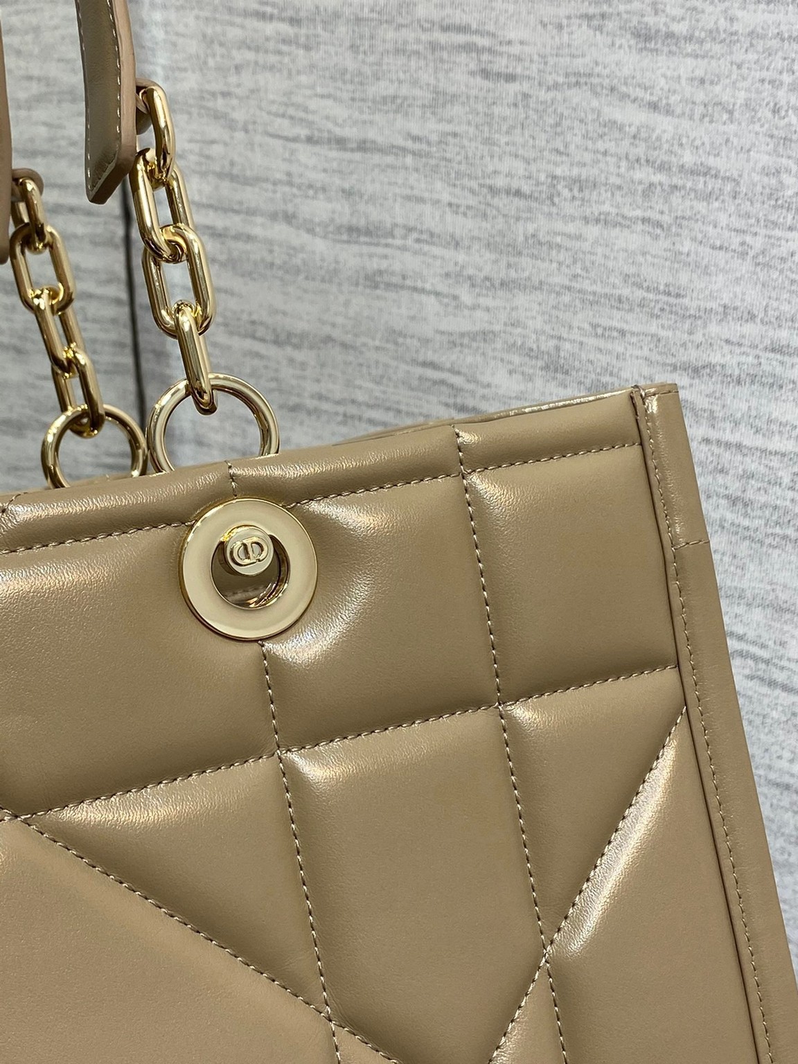 D*or medium essential tote bag in hazelnut archicannage calfskin