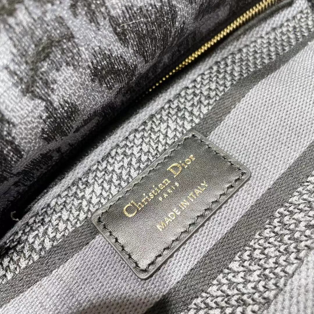 D*or medium lady d-lite bag in grey mizza embroidery