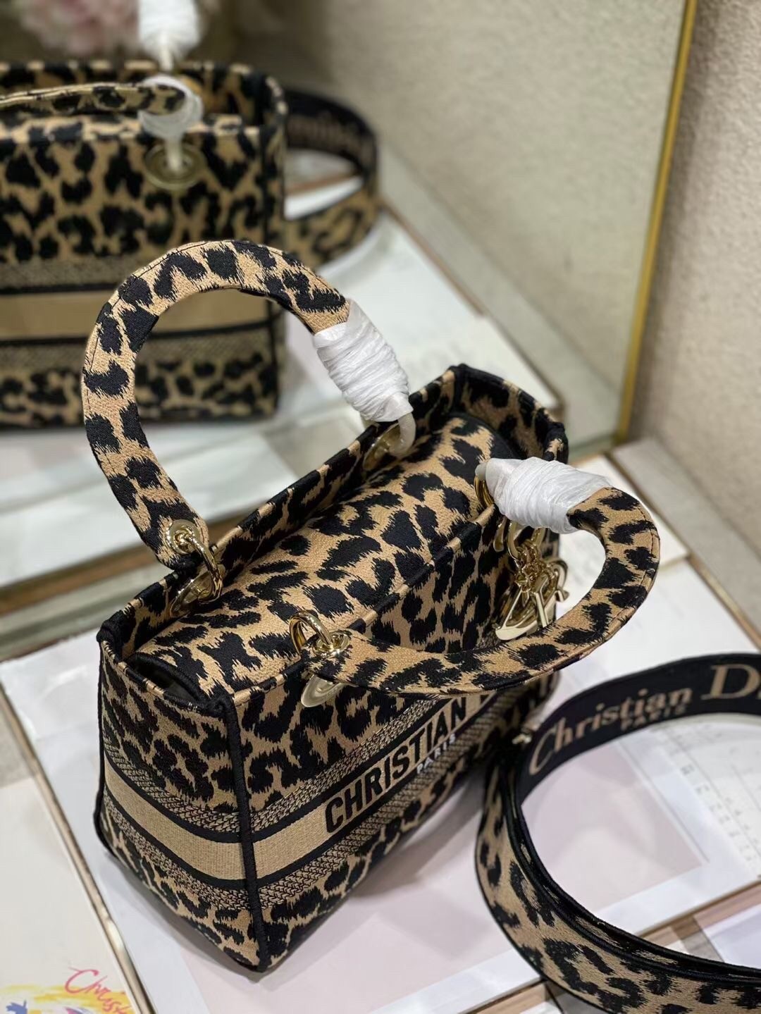 D*or medium lady d-lite bag in beige multicolor mizza embroidery