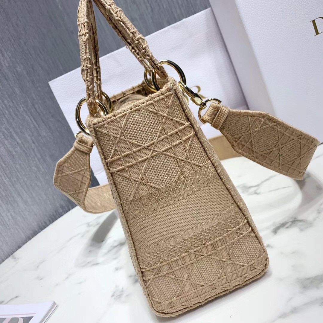 D*or medium lady d-lite bag in beige embroidered canvas