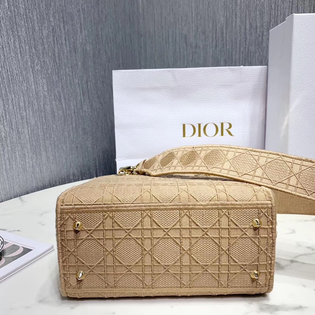 D*or medium lady d-lite bag in beige embroidered canvas
