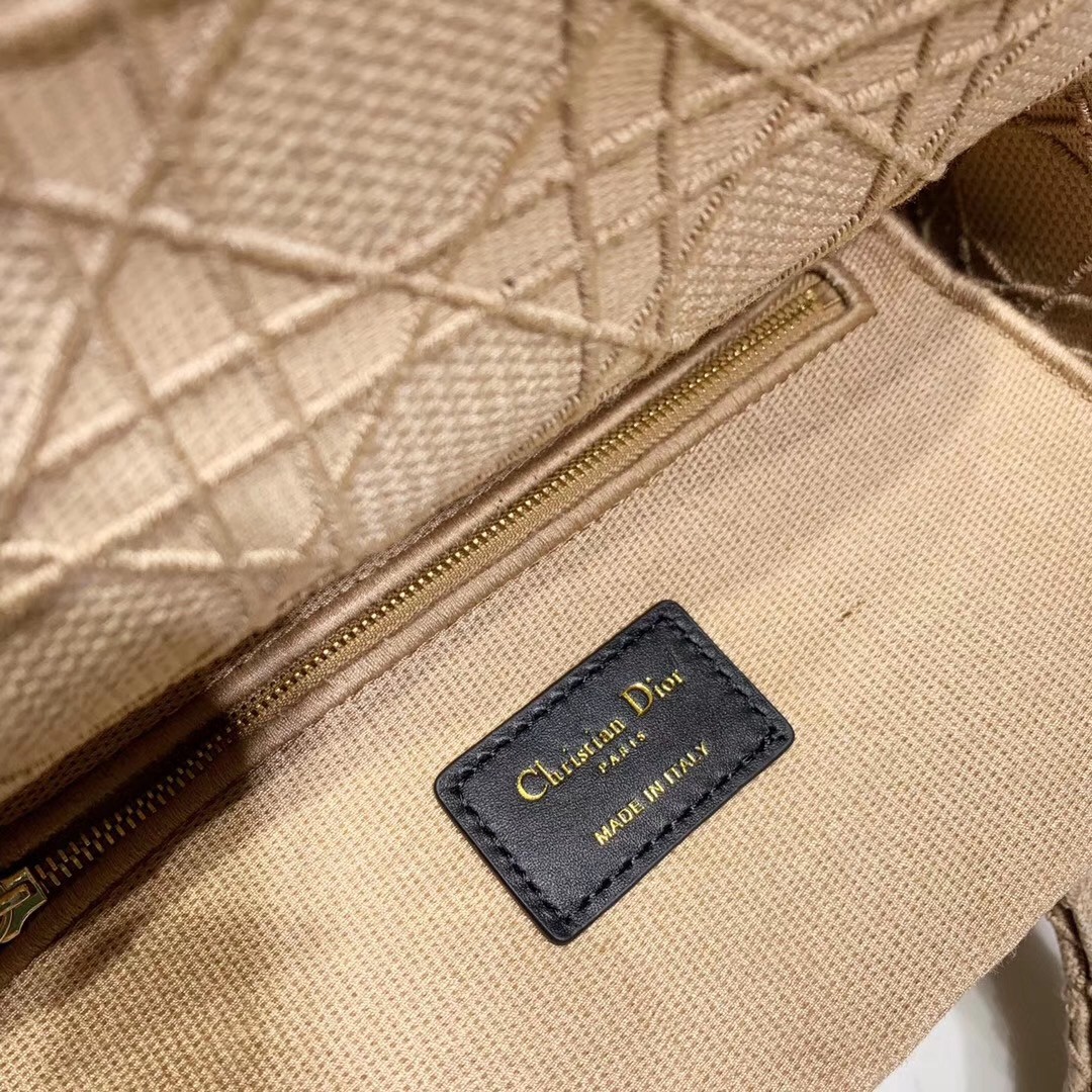 D*or medium lady d-lite bag in beige embroidered canvas