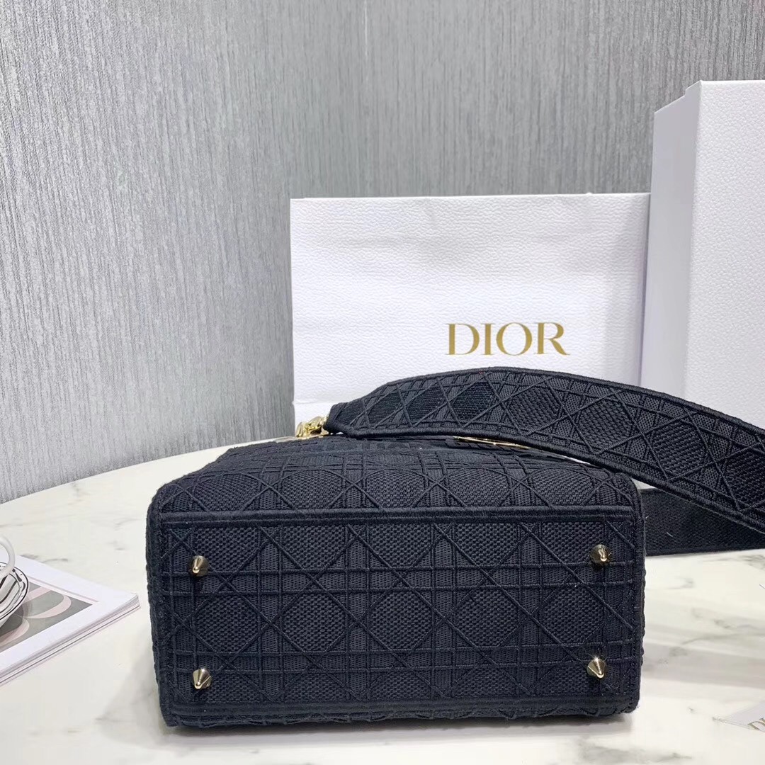 D*or medium lady d-lite bag in black embroidered canvas